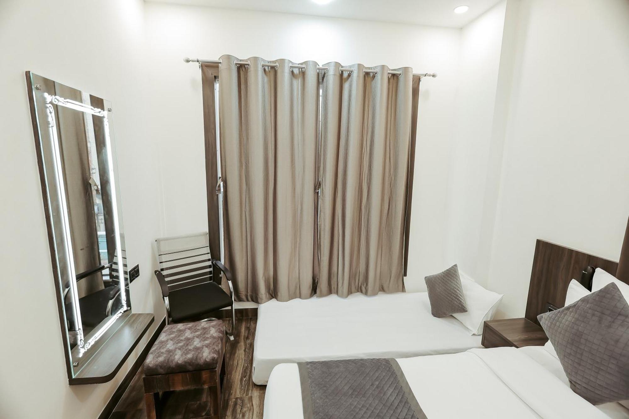 The Ss Grand Near Taj Mahal 3*