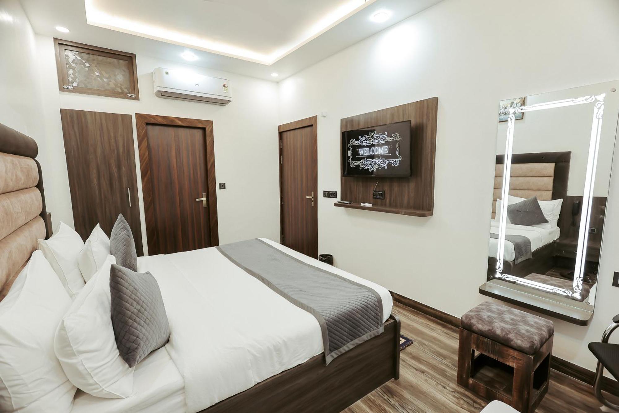 Hotel The Ss Grand Near Taj Mahal 3*